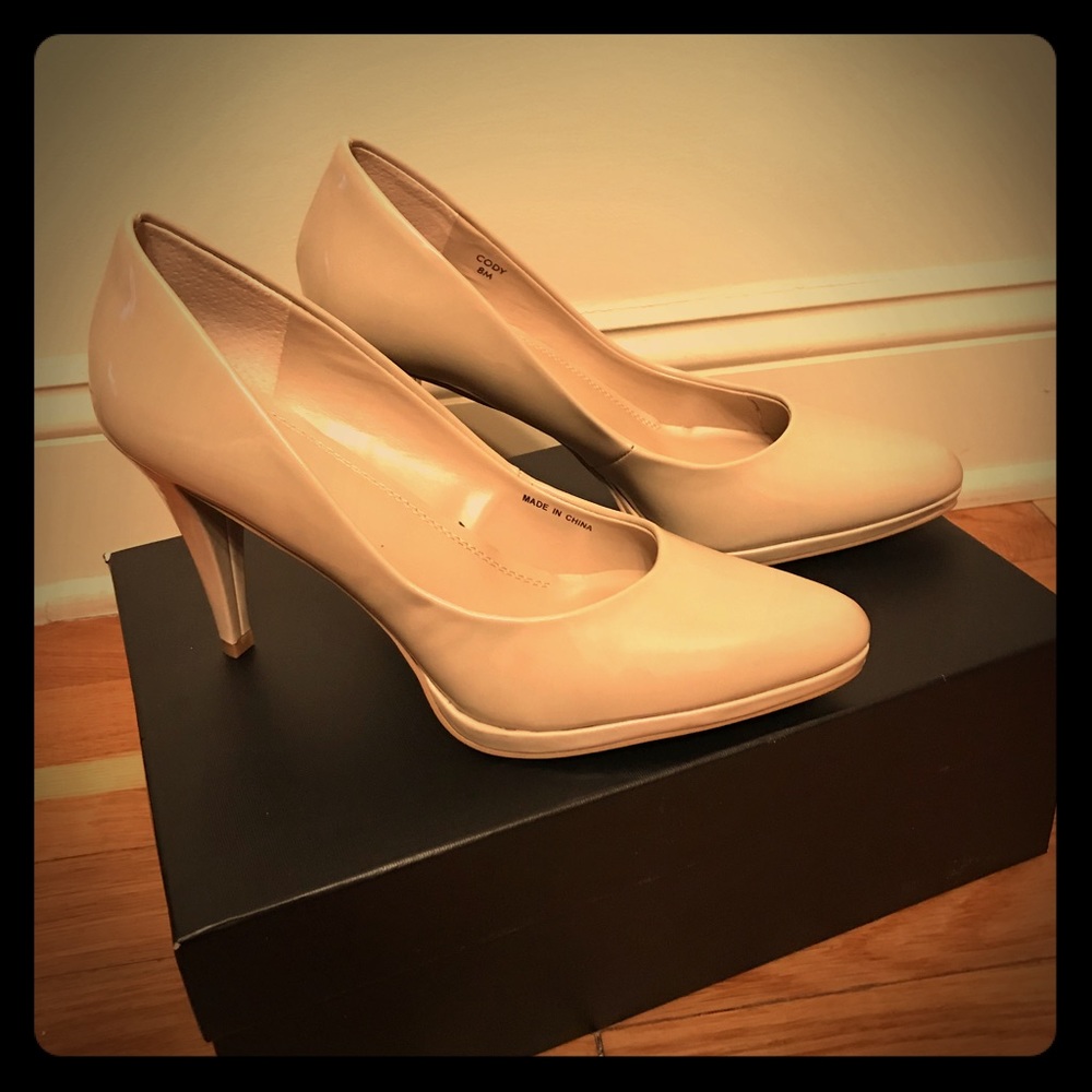 Ellen Tracy nude heels - size 8
